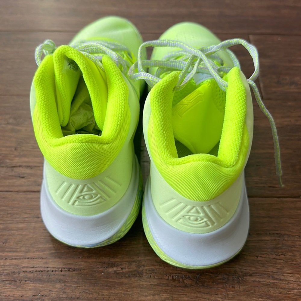 Kyrie Flytrap IV Size 8